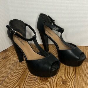 Breckelles Platform Heels Open Toe size 11 faux Suede with box